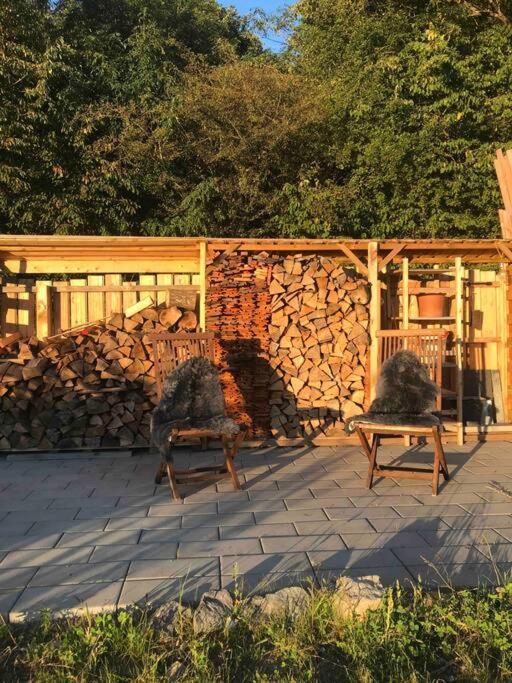 Eifelhausaufzeit-Vulkaneifel-Architekten-Chalet Mit Sauna Im Vulkankrater Immerath Eksteriør bilde