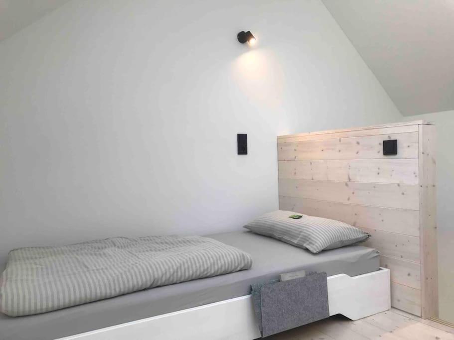 Eifelhausaufzeit-Vulkaneifel-Architekten-Chalet Mit Sauna Im Vulkankrater Immerath Eksteriør bilde